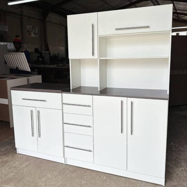 2 piece melamine kitchen unit in Harare