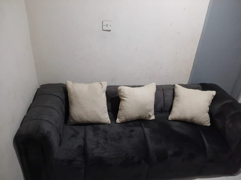3 couch seater in Glen View 3