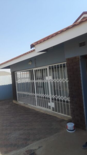 House for sale Dz extension in Harare