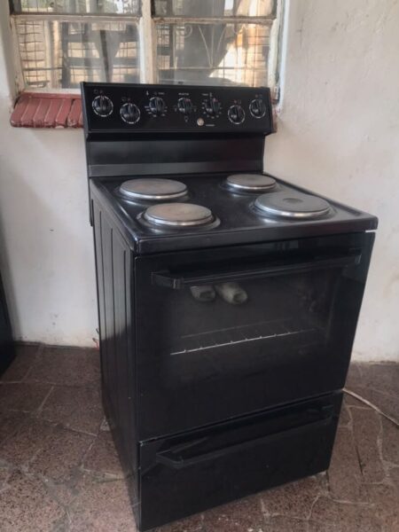 Superior electric 4 plates stove in Chitungwiza
