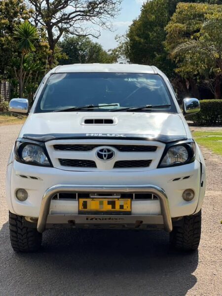 Toyota Hilux Manual 2x4 in Harare